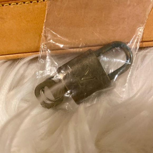 Louis Vuitton logo Alma PM authenticated by Entrupy. Excellent condition. - Picture 10 of 13